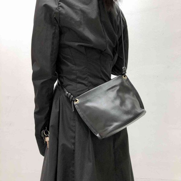 leather handmade leather single shoulder messenger bag underarm shoulder strap adjustment small bag female style
leather handmade leather single shoulder messenger bag underarm shoulder strap adjustment small bag female style