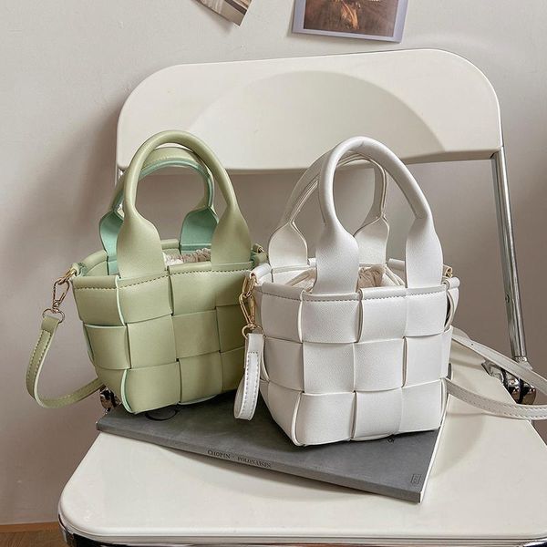 evening bags fashion pu leather woven women's large capacity portable shoulder messenger purse bag luxury designer handbag
evening bags fashion pu leather woven women's large capacity portable shoulder messenger purse bag luxury designer handbag