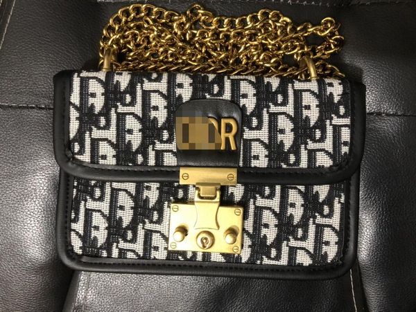 luxury design handbag 2021 new d family embroidered canvas small square single shoulder slung hundred s trendy women's bag tm3-0
luxury design handbag 2021 new d family embroidered canvas small square single shoulder slung hundred s trendy women's bag tm3-0