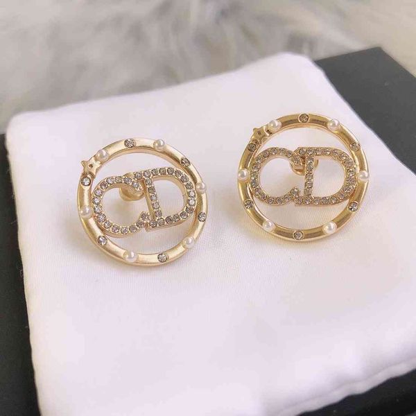 2021 new designer family circle pearl diamond earrings silver needle jewelry high version, Golden
2021 new designer family circle pearl diamond earrings silver needle jewelry high version, Golden