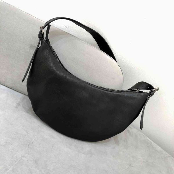 leather handmade forest department head leather single shoulder messenger bag female style crescent breast moon bag
leather handmade forest department head leather single shoulder messenger bag female style crescent breast moon bag