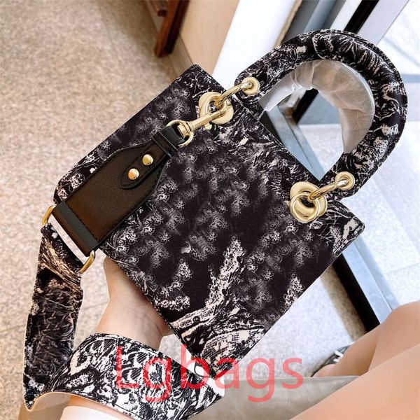 luxurys designer women's cross body bag designers handbag classic lettered diagonal crossover shoulderbag women clutch bags
luxurys designer women's cross body bag designers handbag classic lettered diagonal crossover shoulderbag women clutch bags