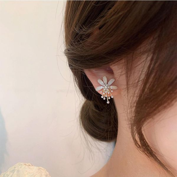 stud korean fashion gold copper luxury flower earring trendy unique niche design wedding pearl earrings jewelry, Golden;silver
stud korean fashion gold copper luxury flower earring trendy unique niche design wedding pearl earrings jewelry, Golden;silver