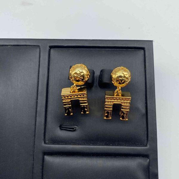 2021 luxury designer jewelry new s925 silver needle arc de hollow out antique earrings women's design sense french
2021 luxury designer jewelry new s925 silver needle arc de hollow out antique earrings women's design sense french