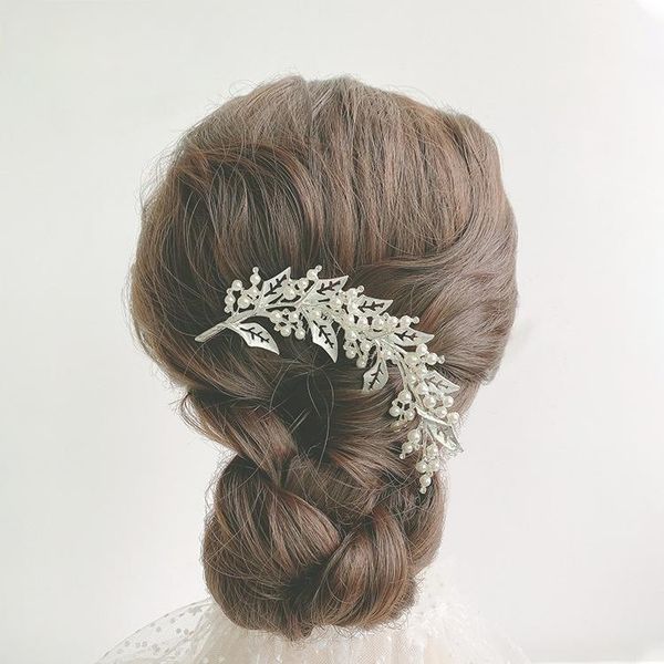 hair clips & barrettes bridal wedding jewelry cross-border alloy hollow leaf comb pearl rhinestone plate insert, Golden;silver
hair clips & barrettes bridal wedding jewelry cross-border alloy hollow leaf comb pearl rhinestone plate insert, Golden;silver