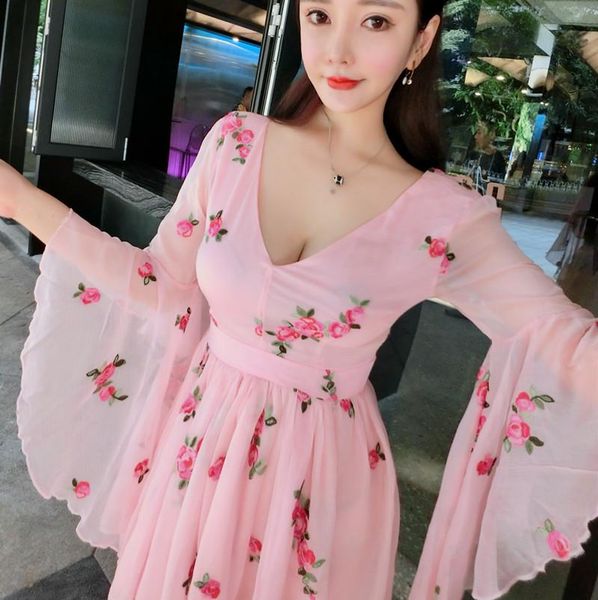 casual dresses 2021 summer vintage bandage flowers embroidery dress women pink long flare sleeve v-neck party, Black;gray
casual dresses 2021 summer vintage bandage flowers embroidery dress women pink long flare sleeve v-neck party, Black;gray