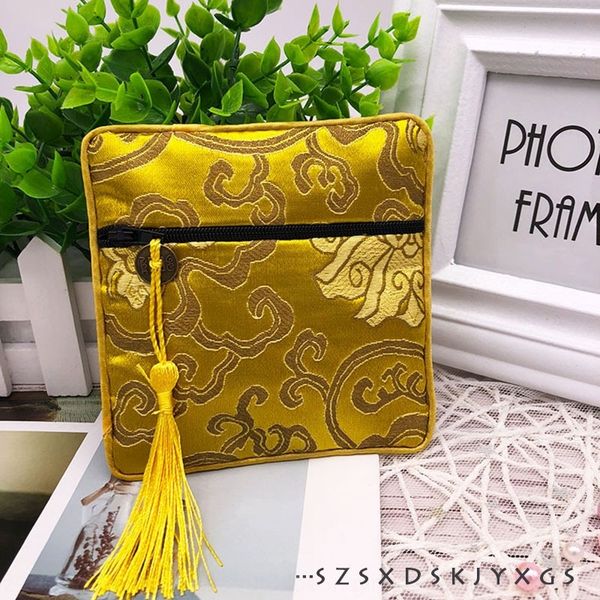 fiL xiangyun embroidery chinese style buddha bag jewelry boxes jewelry packaging boxes taisui embroidered zipper zipper square brocade bag, Black;white
fiL xiangyun embroidery chinese style buddha bag jewelry boxes jewelry packaging boxes taisui embroidered zipper zipper square brocade bag, Black;white
