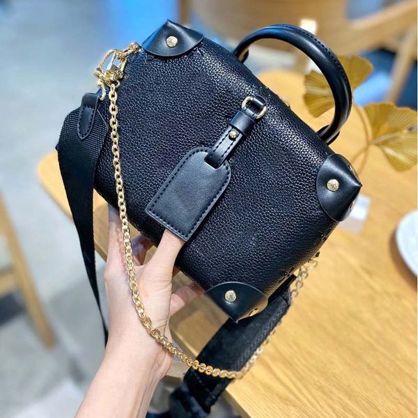 designer bags women shoulder chain bag printed crossbody handbag purse with lock fashion ladies mans wallet size 20cm
designer bags women shoulder chain bag printed crossbody handbag purse with lock fashion ladies mans wallet size 20cm