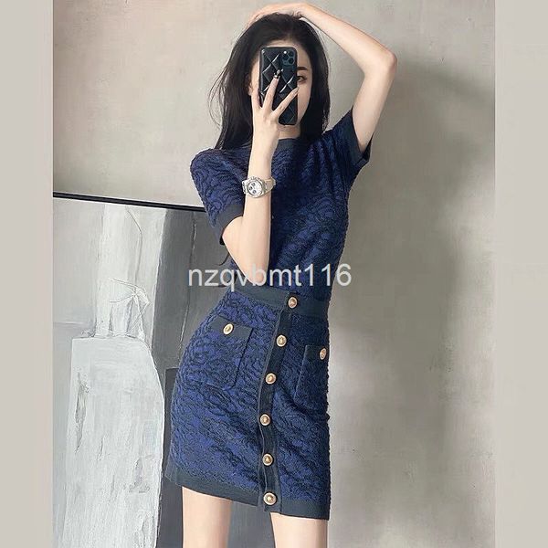 casual dresses grandma xia xiang camellia metal button sweater hip wrap skirt two-piece set small fragrance celebrity wind girl, Black;gray
casual dresses grandma xia xiang camellia metal button sweater hip wrap skirt two-piece set small fragrance celebrity wind girl, Black;gray