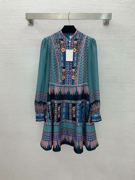 australian brand jacquard fabric stitching, vintage pattern printing, slim fit, buckle placket, stand collar, long sleeve big swing dress, Black;gray
australian brand jacquard fabric stitching, vintage pattern printing, slim fit, buckle placket, stand collar, long sleeve big swing dress, Black;gray