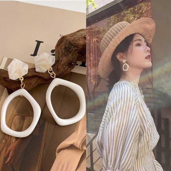 dangle & chandelier fashionable simple white irregular shape pendant women's earrings 2021 trend acrylic hanging jewelry for women, Silver
dangle & chandelier fashionable simple white irregular shape pendant women's earrings 2021 trend acrylic hanging jewelry for women, Silver