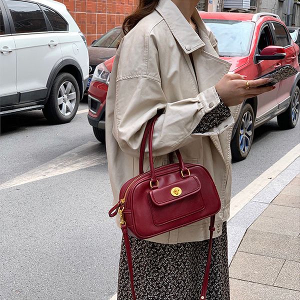 retro lock women shoulder underarm bag fashion pu leather ladies daily tote crossbody bags vintage red female purse handbags l00
retro lock women shoulder underarm bag fashion pu leather ladies daily tote crossbody bags vintage red female purse handbags l00