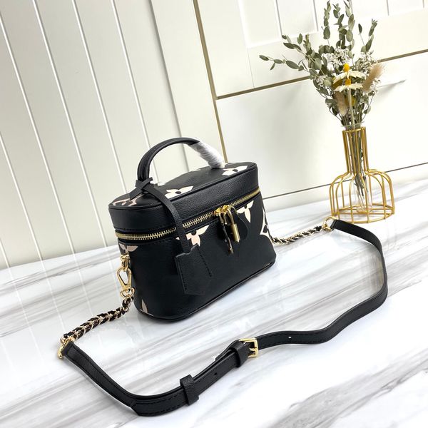 designer lady cross-body bag evening bags luxury leather one-shoulder chain handbag cover classic fashion letter flower pattern size 19-13-1
designer lady cross-body bag evening bags luxury leather one-shoulder chain handbag cover classic fashion letter flower pattern size 19-13-1