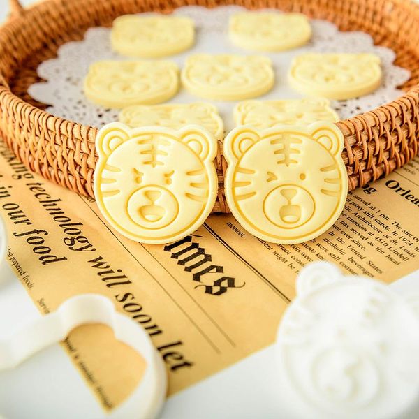 baking moulds cartoon animal tiger fondant cake mold biscuit cookie cutters stamp sugarcraft decorating tools mould
baking moulds cartoon animal tiger fondant cake mold biscuit cookie cutters stamp sugarcraft decorating tools mould