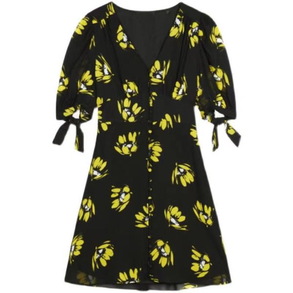 2021 summer autumn short sleeve v neck black dress yellow floral print panelled buttons single-breasted women fashion short dresses g127081, Black;gray
2021 summer autumn short sleeve v neck black dress yellow floral print panelled buttons single-breasted women fashion short dresses g127081, Black;gray