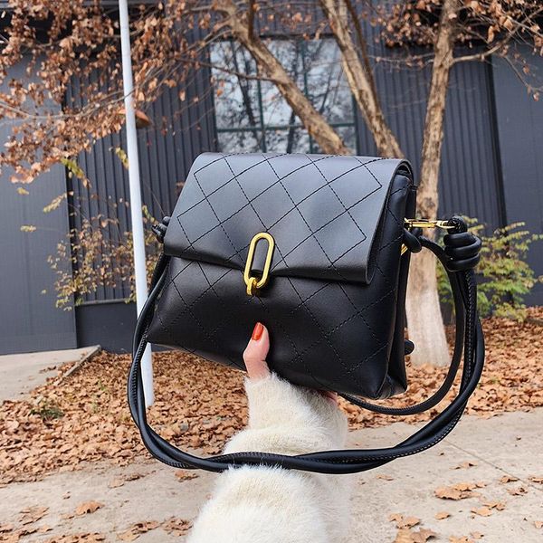 ladies handbags pearl designer chain shoulder messenger bag travel large capacity bags
ladies handbags pearl designer chain shoulder messenger bag travel large capacity bags