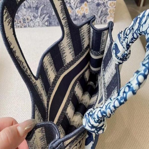 evening bags 2021 spring fashion women's embroidery shopping bag d classic tote large capacity loui vuitto
evening bags 2021 spring fashion women's embroidery shopping bag d classic tote large capacity loui vuitto