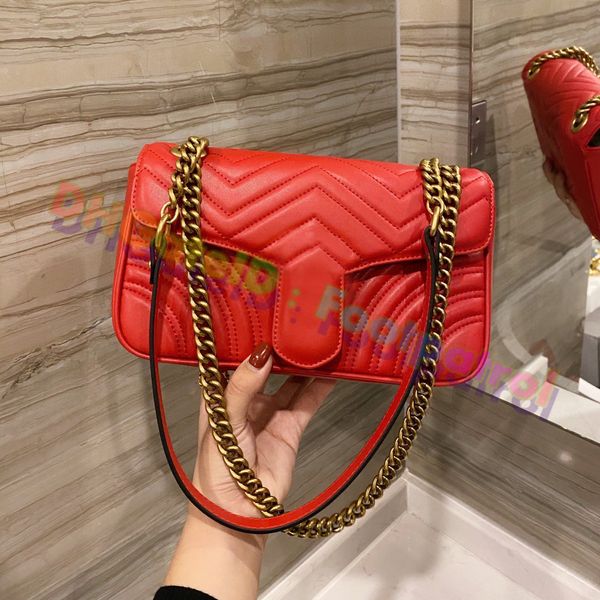 2021 women must-have chains messenger bags classic love heart leather v wave cross body bag shoulder handbags lady fashion handbag purse tot
2021 women must-have chains messenger bags classic love heart leather v wave cross body bag shoulder handbags lady fashion handbag purse tot