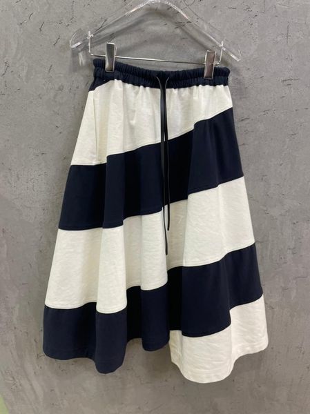 skirts 2021 summer fashion women casual striped denim midi skirt for ladies tutu, Black
skirts 2021 summer fashion women casual striped denim midi skirt for ladies tutu, Black