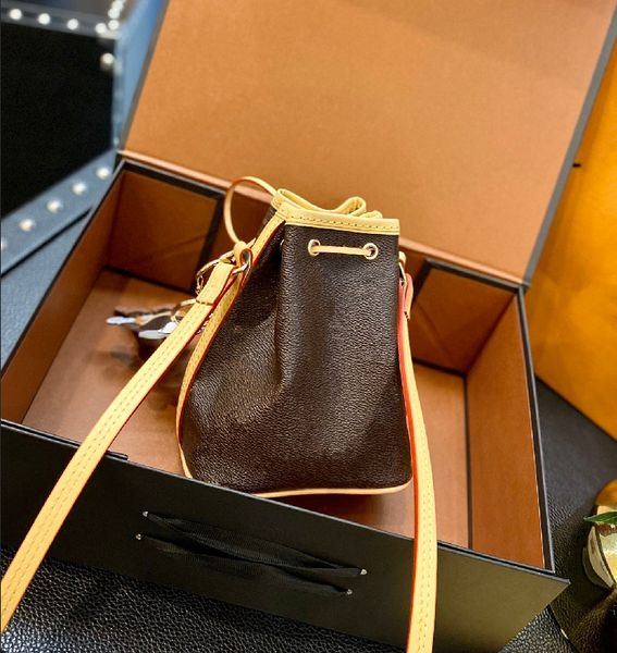 mini bucket bag fashion designer style with letter key chain pendant women's straddle shoulder bags wallet
mini bucket bag fashion designer style with letter key chain pendant women's straddle shoulder bags wallet