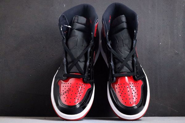 classical 1s high og bred patent leather shoes men basketball sneaker red black jumpman 1 sneakers rubber sole sports outdoor trainers, White;red
classical 1s high og bred patent leather shoes men basketball sneaker red black jumpman 1 sneakers rubber sole sports outdoor trainers, White;red
