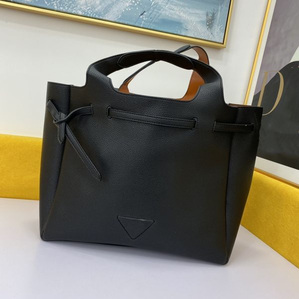 ladies black leather waterproof totes fashion elegant simple travel large capacity practical shopping luggage bag
ladies black leather waterproof totes fashion elegant simple travel large capacity practical shopping luggage bag
