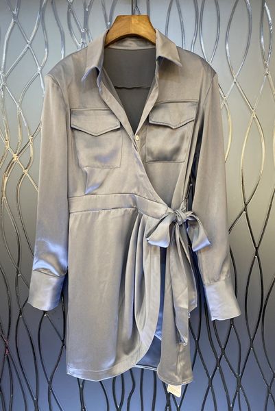 satin lace up double pocket shirt dress women's autumn european and american new commuter skirt, Black;gray
satin lace up double pocket shirt dress women's autumn european and american new commuter skirt, Black;gray