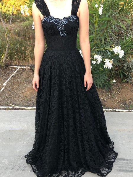 party dresses handmade black lace fit n flare long formal evening gown wide shoulder strap sequin bust detail prom dress, White;black
party dresses handmade black lace fit n flare long formal evening gown wide shoulder strap sequin bust detail prom dress, White;black