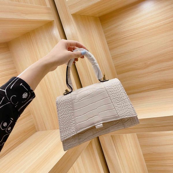 handbag designer handbags women luxurys designers bags 2021 deauville tote zhouzhoubao123 crossbody bag gold colorful art class
handbag designer handbags women luxurys designers bags 2021 deauville tote zhouzhoubao123 crossbody bag gold colorful art class