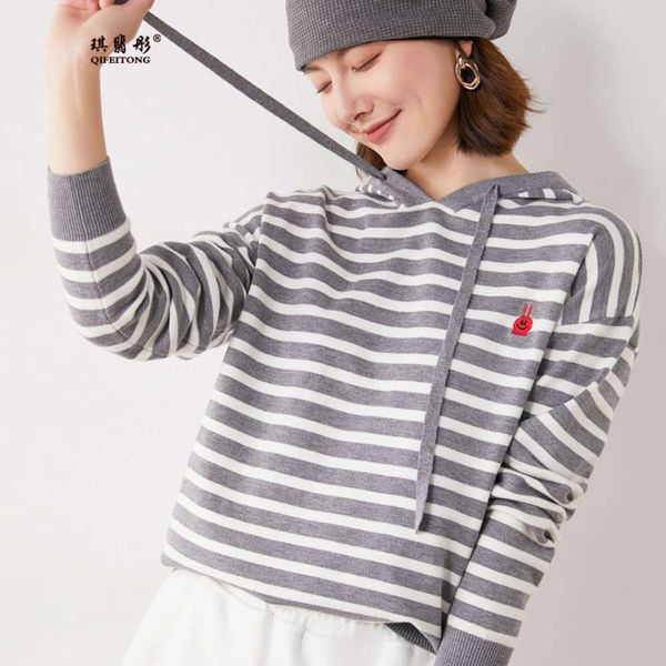 wool blend autumn and winter loose hooded stripe embroidered short sweater, White;black
wool blend autumn and winter loose hooded stripe embroidered short sweater, White;black