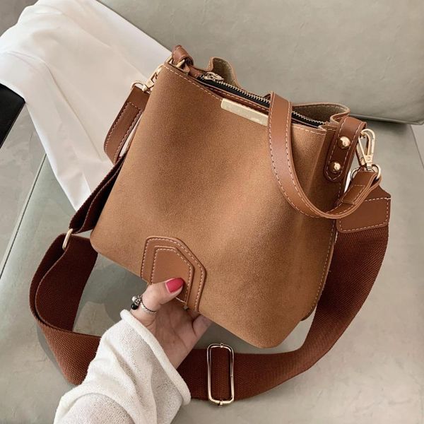 evening bags vintage scrub leather bucket for women 2021 trending designer crossbody shoulder handbags women's wide belt bag
evening bags vintage scrub leather bucket for women 2021 trending designer crossbody shoulder handbags women's wide belt bag
