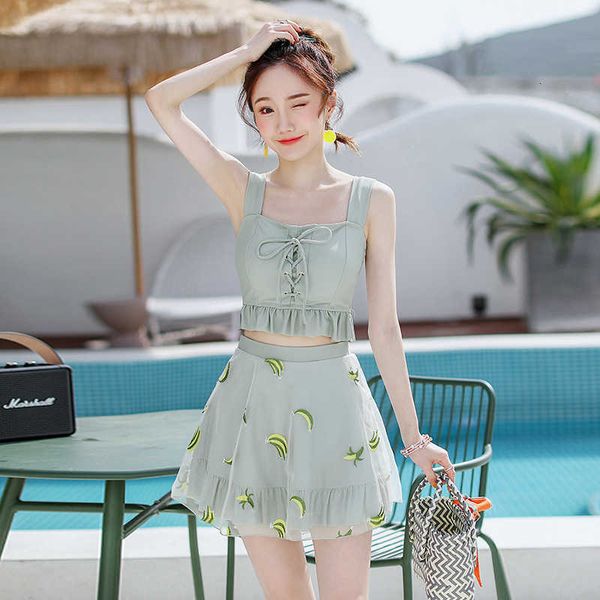 korean spring women's three piece skirt style lotus leaf print banana lace strap split swimsuit, White;black
korean spring women's three piece skirt style lotus leaf print banana lace strap split swimsuit, White;black