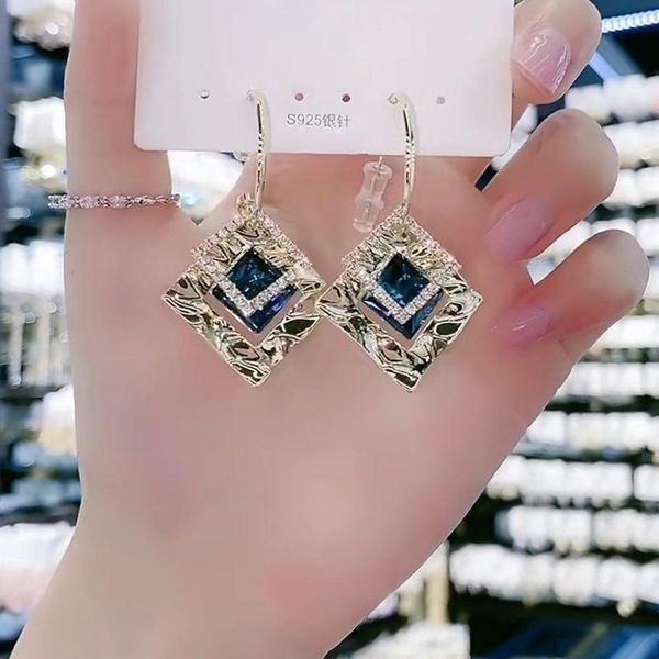 trend korean temperament blue square crystal geometric atmosphere c-shaped earrings rhinestone women jewelry dangle & chandelier, Silver
trend korean temperament blue square crystal geometric atmosphere c-shaped earrings rhinestone women jewelry dangle & chandelier, Silver