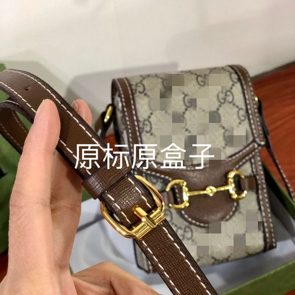 1 horse clasp mobile phone cigarette case super versatile pvc with cow leather storage bags
1 horse clasp mobile phone cigarette case super versatile pvc with cow leather storage bags