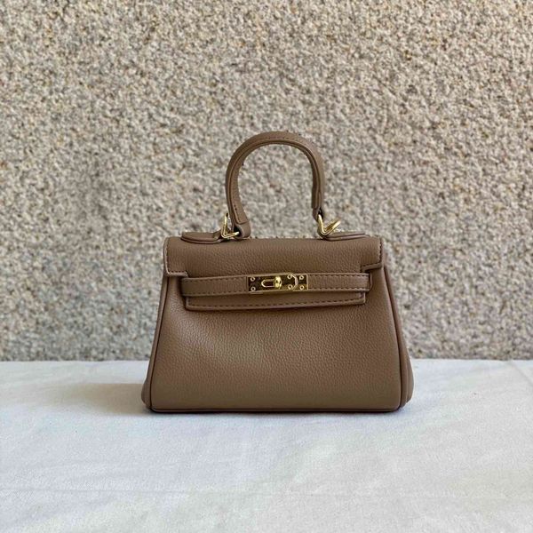 70% factory store 2021 summer leisure female mini fashion single shoulder messenger bag small portable bag trend
70% factory store 2021 summer leisure female mini fashion single shoulder messenger bag small portable bag trend