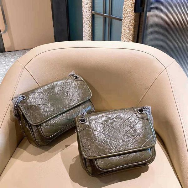 happy_buy_bag 2022 luxury high-quality fashion women's shoulder hand stray bag heavy industrial design fabric is soft and light
happy_buy_bag 2022 luxury high-quality fashion women's shoulder hand stray bag heavy industrial design fabric is soft and light