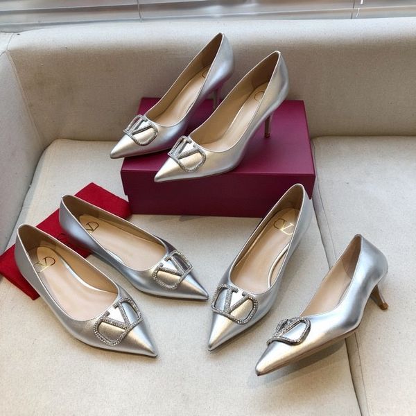 2021 Red Bottom Women Dress shoes Heels high Dust Bag Round Pointed Toes Bottoms Spikes Vintage Studded Luxurys Designers Sneakers, 01
2021 Red Bottom Women Dress shoes Heels high Dust Bag Round Pointed Toes Bottoms Spikes Vintage Studded Luxurys Designers Sneakers, 01