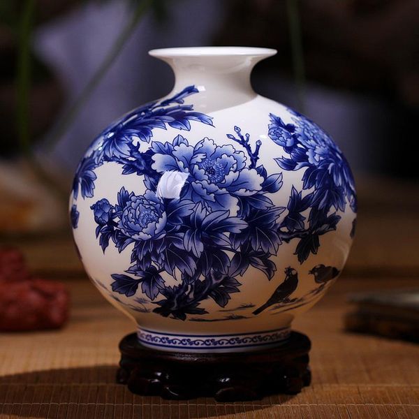 jingdezhen blue and white porcelain vases fine bone china vase peony decorated ceramic
jingdezhen blue and white porcelain vases fine bone china vase peony decorated ceramic