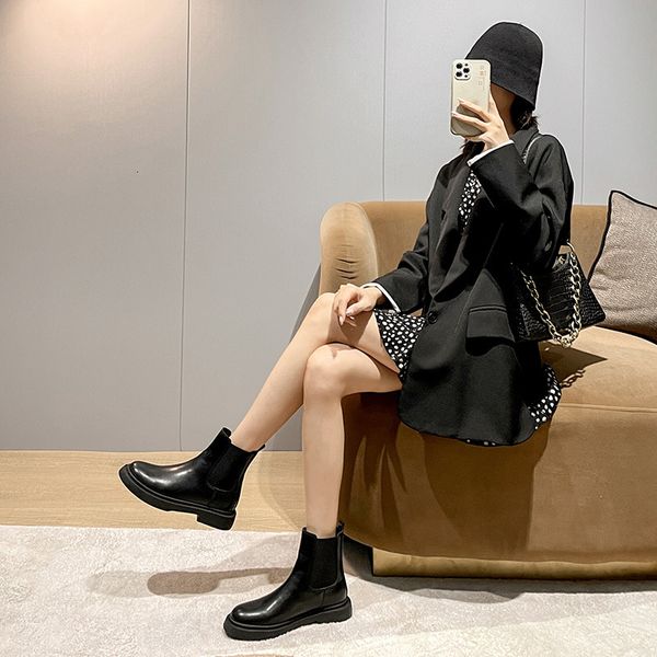 mona same martin british style spring and autumn 2021 black thick bottom chelsea short boot's
mona same martin british style spring and autumn 2021 black thick bottom chelsea short boot's