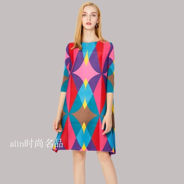 casual dresses miyake pleats printed dress loose large size woman 2021 autumn fashion all-match a-line, Black;gray
casual dresses miyake pleats printed dress loose large size woman 2021 autumn fashion all-match a-line, Black;gray