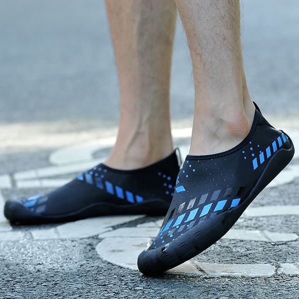 2021 off mens women sport running shoes sandy beach fashion black blue red outdoor sneakers size 36-46 wy21-1786
2021 off mens women sport running shoes sandy beach fashion black blue red outdoor sneakers size 36-46 wy21-1786