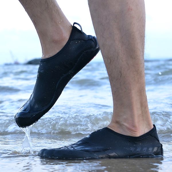 2021 off mens women sports running shoes sandy beach fashion black blue red outdoor sneakers size 36-46 wy21-1786
2021 off mens women sports running shoes sandy beach fashion black blue red outdoor sneakers size 36-46 wy21-1786