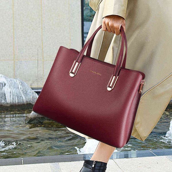 business luxury lady elegant handbag female classic messenger bag unusual s 2021 women's brand handle korea woman hit
business luxury lady elegant handbag female classic messenger bag unusual s 2021 women's brand handle korea woman hit