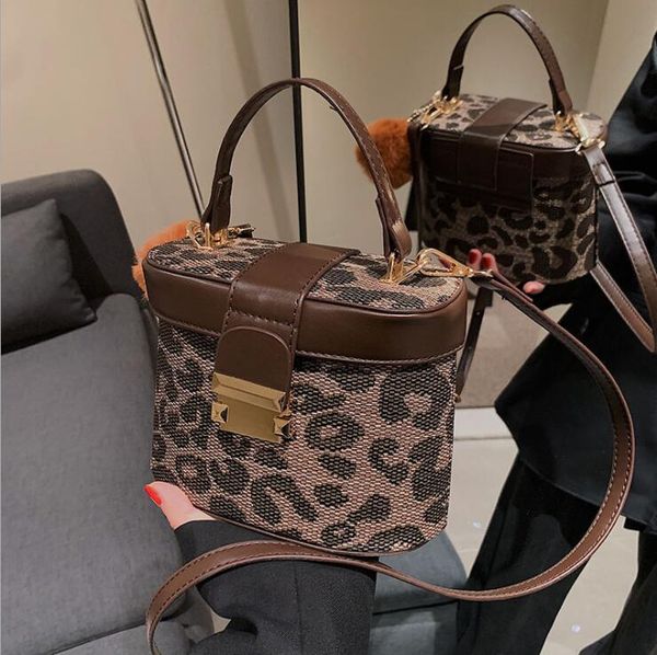 wholesale women shoulder bags street trend personality leopard bucket bag simple atmospheric round shaped leather handbag fashion color matc
wholesale women shoulder bags street trend personality leopard bucket bag simple atmospheric round shaped leather handbag fashion color matc