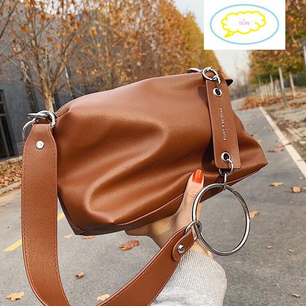 vintage pu leather shoulder bag for women 2021 brand wide belt designer ladies handbags chain trend hobos messenger totes
vintage pu leather shoulder bag for women 2021 brand wide belt designer ladies handbags chain trend hobos messenger totes