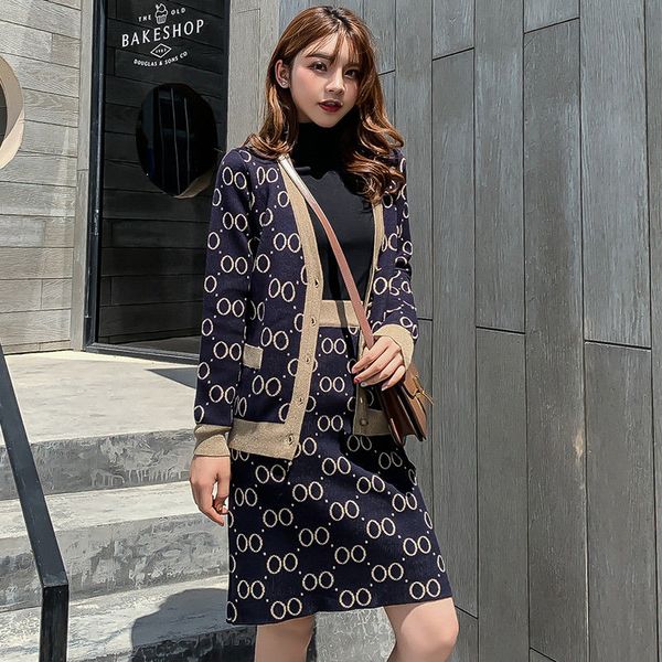 new french contrast bright silk knit suit coat cardigan pencil overskirt foreign fashion suit, Black;gray
new french contrast bright silk knit suit coat cardigan pencil overskirt foreign fashion suit, Black;gray