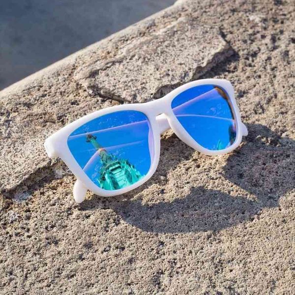 fashion sunglasses men and women design white frame blue lens sunglasses mirror oculos sun glasses gafas de sol, White;black
fashion sunglasses men and women design white frame blue lens sunglasses mirror oculos sun glasses gafas de sol, White;black