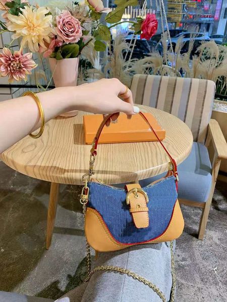 female tote woman bags alar package printing chain girls women leather handbags blue handbag shoulder cowboy inclined messenger vintage bag
female tote woman bags alar package printing chain girls women leather handbags blue handbag shoulder cowboy inclined messenger vintage bag