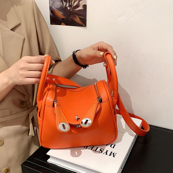 luxury handbags female 2021 summer new net red fashion portable pillow doctor popular single shoulder messenger bag
luxury handbags female 2021 summer new net red fashion portable pillow doctor popular single shoulder messenger bag