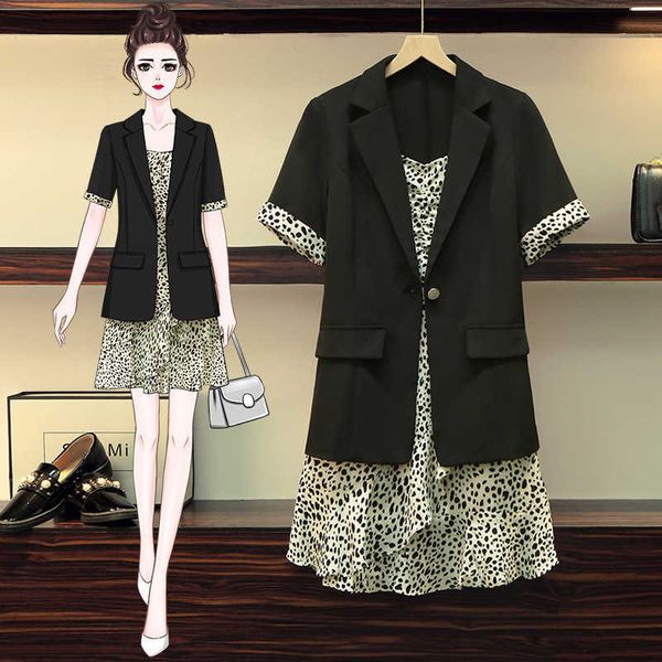 2021 large summer korean version fat mm coat floral suspender two piece suit women's drs, Black;gray
2021 large summer korean version fat mm coat floral suspender two piece suit women's drs, Black;gray